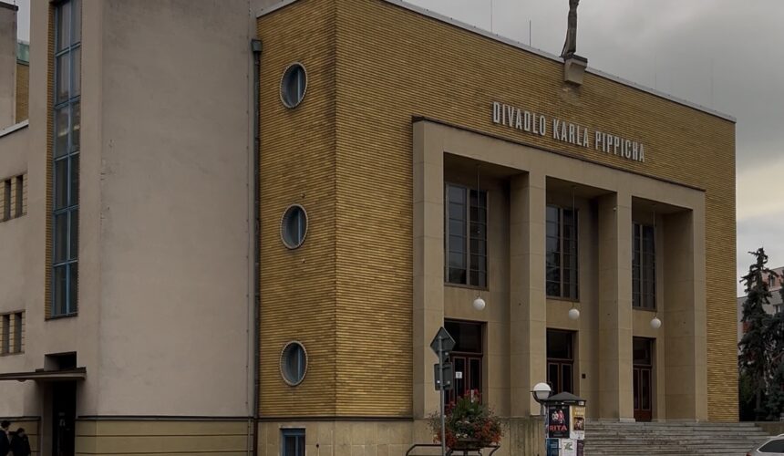 Screenshot Z Chrudimi si vezeme největší zážitky: Standing Ovations na Malé Scéně!