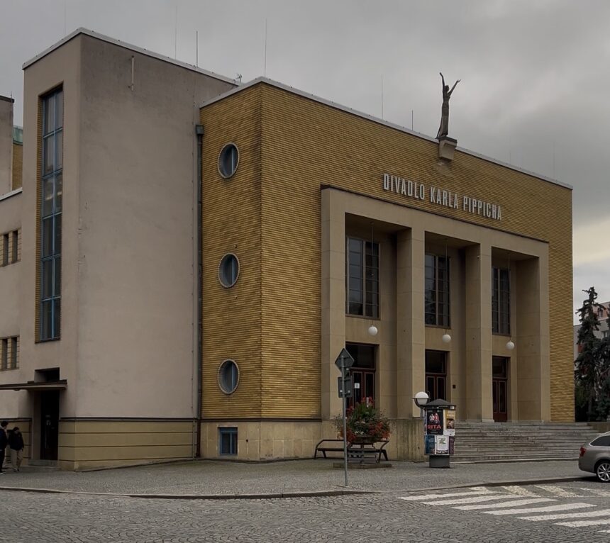 Screenshot Z Chrudimi si vezeme největší zážitky: Standing Ovations na Malé Scéně!