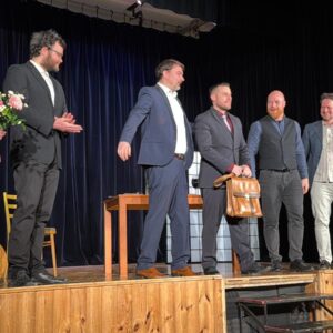 05a790aa-d87a-4fbb-be0d-edfc6bfe6bb3 Smích, dárky a fantastická atmosféra: Blbec k večeři na Hostivickém divadlení